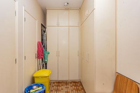 Apartamento à venda com 258m², 4 quartos e 4 vagas Apartamento à venda com 258m², 4 quartos e 4 vagasQuarto de Serviço