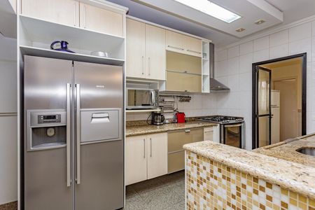 Apartamento à venda com 258m², 4 quartos e 4 vagas Apartamento à venda com 258m², 4 quartos e 4 vagasCozinha