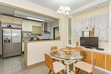 Apartamento à venda com 258m², 4 quartos e 4 vagas Apartamento à venda com 258m², 4 quartos e 4 vagasCozinha