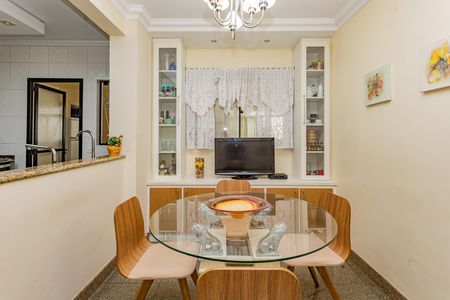 Apartamento à venda com 258m², 4 quartos e 4 vagas Apartamento à venda com 258m², 4 quartos e 4 vagasCozinha