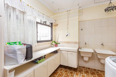 Apartamento à venda com 258m², 4 quartos e 4 vagas Apartamento à venda com 258m², 4 quartos e 4 vagasÁrea de Serviço