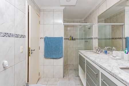 Apartamento à venda com 258m², 4 quartos e 4 vagas Apartamento à venda com 258m², 4 quartos e 4 vagasBanheiro da Suíte 2