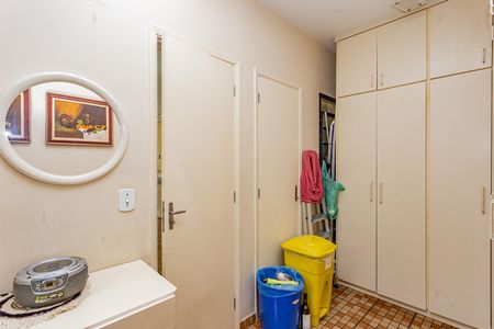 Apartamento à venda com 258m², 4 quartos e 4 vagas Apartamento à venda com 258m², 4 quartos e 4 vagasQuarto de Serviço