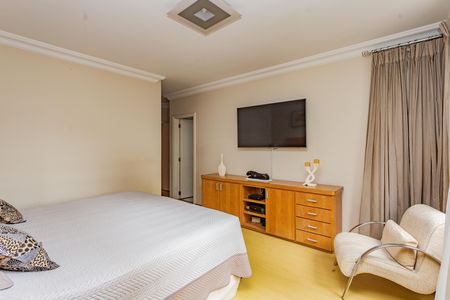 Apartamento à venda com 258m², 4 quartos e 4 vagas Apartamento à venda com 258m², 4 quartos e 4 vagasSuíte 2