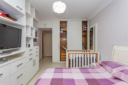 Apartamento à venda com 258m², 4 quartos e 4 vagas Apartamento à venda com 258m², 4 quartos e 4 vagasSuíte 3