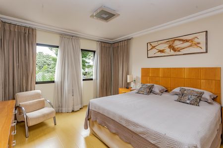 Apartamento à venda com 258m², 4 quartos e 4 vagas Apartamento à venda com 258m², 4 quartos e 4 vagasSuíte 2