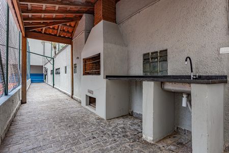 Apartamento à venda com 258m², 4 quartos e 4 vagas Apartamento à venda com 258m², 4 quartos e 4 vagasÁrea comum - Churrasqueira