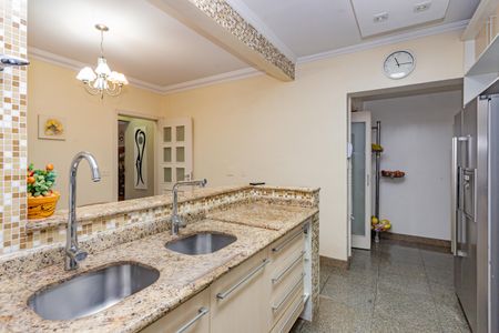 Apartamento à venda com 258m², 4 quartos e 4 vagas Apartamento à venda com 258m², 4 quartos e 4 vagasCozinha