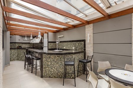 Apartamento à venda com 258m², 4 quartos e 4 vagas Apartamento à venda com 258m², 4 quartos e 4 vagasÁrea comum - Salão de festas
