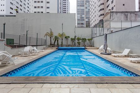Apartamento à venda com 258m², 4 quartos e 4 vagas Apartamento à venda com 258m², 4 quartos e 4 vagasÁrea comum - Piscina