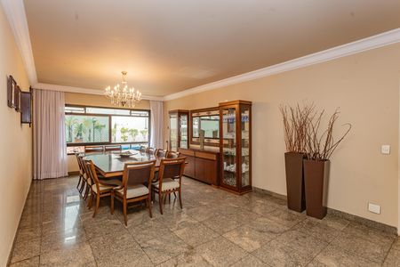 Apartamento à venda com 258m², 4 quartos e 4 vagas Apartamento à venda com 258m², 4 quartos e 4 vagasSala de Jantar