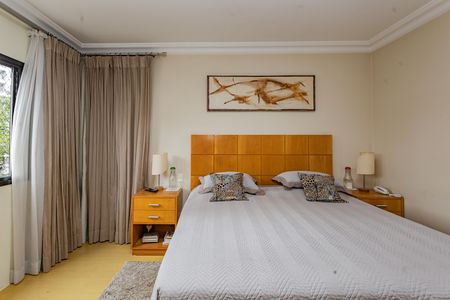 Apartamento à venda com 258m², 4 quartos e 4 vagas Apartamento à venda com 258m², 4 quartos e 4 vagasSuíte 2