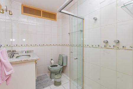 Apartamento à venda com 258m², 4 quartos e 4 vagas Apartamento à venda com 258m², 4 quartos e 4 vagasBanheiro da Suíte 1