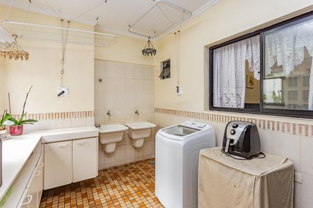 Apartamento à venda com 258m², 4 quartos e 4 vagas Apartamento à venda com 258m², 4 quartos e 4 vagasÁrea de Serviço