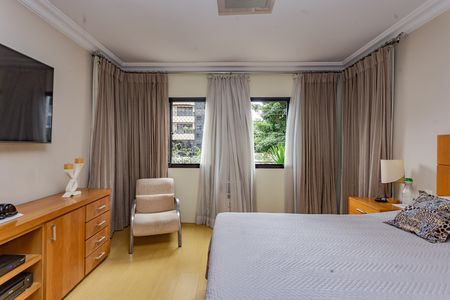 Apartamento à venda com 258m², 4 quartos e 4 vagas Apartamento à venda com 258m², 4 quartos e 4 vagasSuíte 2
