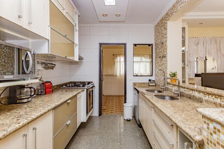 Apartamento à venda com 258m², 4 quartos e 4 vagas Apartamento à venda com 258m², 4 quartos e 4 vagasCozinha