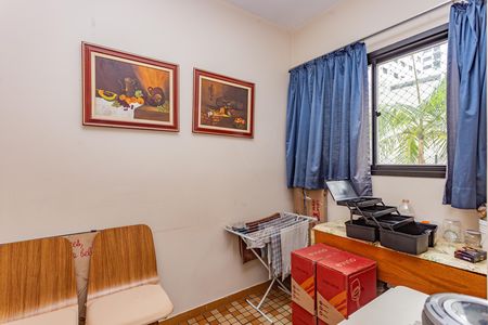 Apartamento à venda com 258m², 4 quartos e 4 vagas Apartamento à venda com 258m², 4 quartos e 4 vagasQuarto de Serviço
