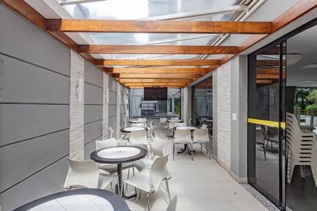 Apartamento à venda com 258m², 4 quartos e 4 vagas Apartamento à venda com 258m², 4 quartos e 4 vagasÁrea comum - Salão de festas