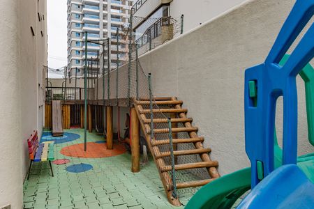 Apartamento à venda com 258m², 4 quartos e 4 vagas Apartamento à venda com 258m², 4 quartos e 4 vagasÁrea comum - Playground