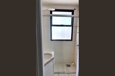 Banheiro de kitnet/studio para alugar com 1 quarto, 49m² em Setor Bela Vista, Goiânia