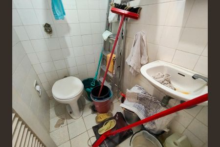 Apartamento para alugar com 167m², 4 quartos e 2 vagasBanheiro de serviço