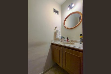 Lavabo de apartamento para alugar com 4 quartos, 167m² em Tijuca, Rio de Janeiro
