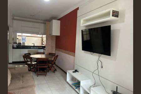 Casa de condomínio para alugar com 96m², 3 quartos e 1 vagaSala