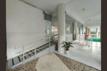 Apartamento para alugar com 68m², 2 quartos e sem vagaFachada e portaria
