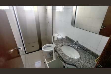 Banheiro de apartamento à venda com 2 quartos, 57m² em Vila Mussolini, São Bernardo do Campo