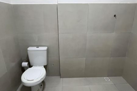 Casa para alugar com 300m², 6 quartos e 4 vagasBanheiro 1