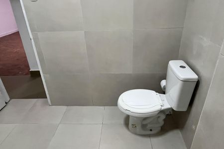 Casa para alugar com 300m², 6 quartos e 4 vagasBanheiro 1