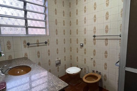 Casa para alugar com 300m², 6 quartos e 4 vagasBanheiro 2