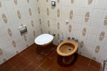 Casa para alugar com 300m², 6 quartos e 4 vagasBanheiro 2