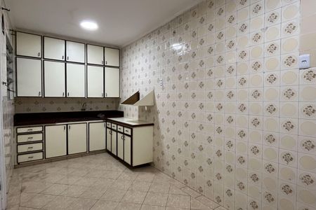 Casa para alugar com 300m², 6 quartos e 4 vagasCozinha e Área de Serviço