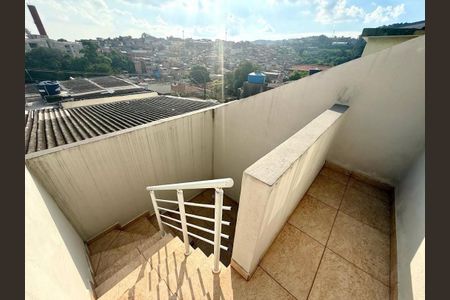 Casa à venda com 2 quartos, 120m² em Vila Yara, São Paulo