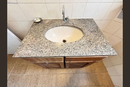 Apartamento para alugar com 100m², 2 quartos e sem vagaBanheiro