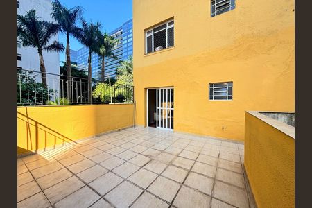 Apartamento para alugar com 100m², 2 quartos e sem vagaVaranda