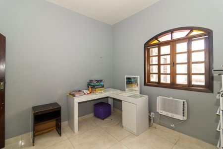 Quarto 1 de casa para alugar com 3 quartos, 215m² em Padre Miguel, Rio de Janeiro