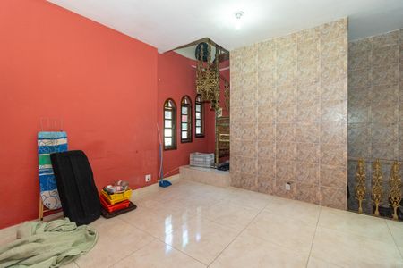 Sala de casa para alugar com 3 quartos, 215m² em Padre Miguel, Rio de Janeiro