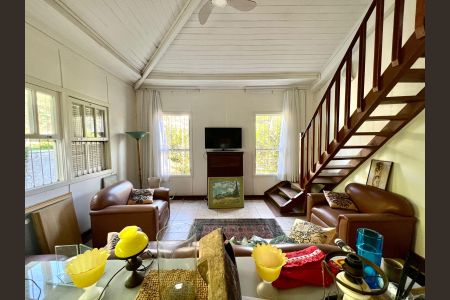 Sala 2 de casa para alugar com 4 quartos, 250m² em Braúnas, Belo Horizonte
