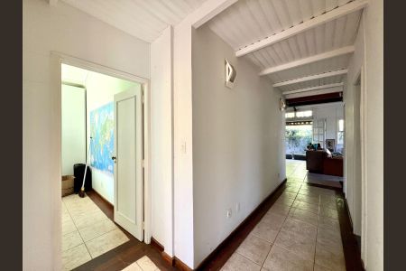 Casa para alugar com 250m², 4 quartos e 4 vagasCorredor