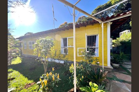 Casa para alugar com 250m², 4 quartos e 4 vagasFachada