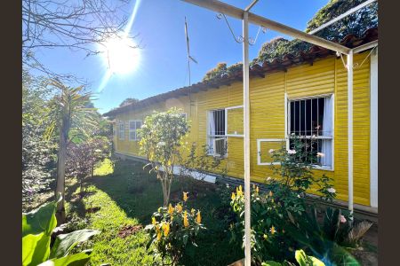 Casa para alugar com 250m², 4 quartos e 4 vagasFachada