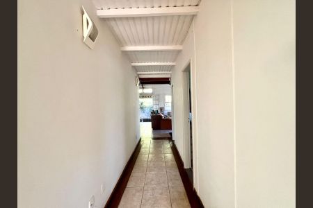 Casa para alugar com 250m², 4 quartos e 4 vagasCorredor