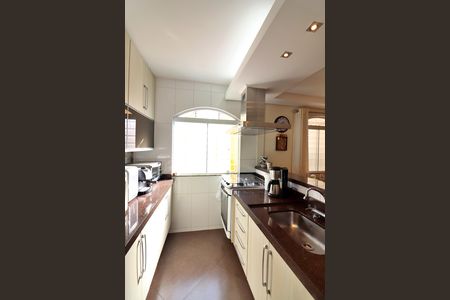 Casa à venda com 150m², 3 quartos e 3 vagasCopa e Cozinha 