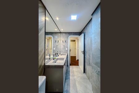 Apartamento à venda com 300m², 4 quartos e 4 vagasBanheiro da Suíte
