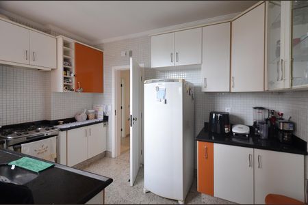 Apartamento para alugar com 150m², 4 quartos e 2 vagas Apartamento para alugar com 150m², 4 quartos e 2 vagasCozinha