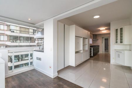 Apartamento para alugar com 254m², 4 quartos e 4 vagas Apartamento para alugar com 254m², 4 quartos e 4 vagasCozinha