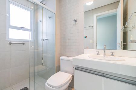 Apartamento para alugar com 254m², 4 quartos e 4 vagas Apartamento para alugar com 254m², 4 quartos e 4 vagasBanheiro da Suíte 2