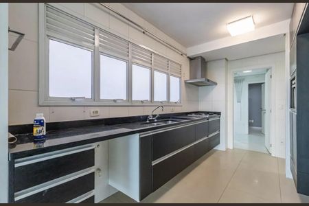 Apartamento para alugar com 254m², 4 quartos e 4 vagas Apartamento para alugar com 254m², 4 quartos e 4 vagasCozinha
